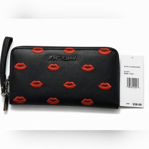 💋 Betsey Johnson Black & Red Lip Print Zip Wallet Wristlet – NWT 💋